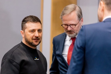 Fiala asegura a Zelensky que la República Checa seguirá brindando ayuda militar a Ucrania