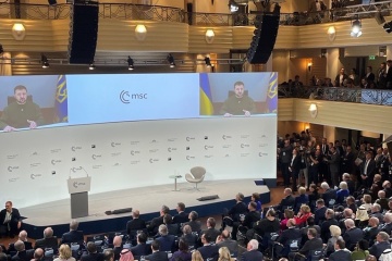 Conférence de Munich : Volodymyr Zelensky demande d’accélérer le soutien à l’Ukraine 