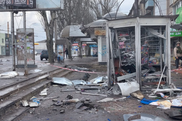 In Cherson eine Bushaltestelle und Häuser beschossen, sechs Menschen tot