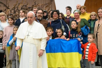 Le Pape François a dénoncé une guerre absurde et cruelle en Ukraine 