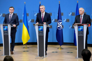 Le secrétaire général reçoit au siège de l’OTAN le ministre ukrainien des Affaires étrangères et le haut représentant de l'UE
