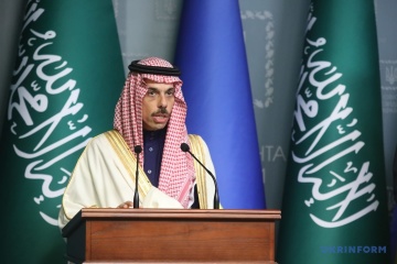 Jefe de Exteriores saudí: Arabia Saudí aboga por la solución pacífica basada en el derecho internacional
