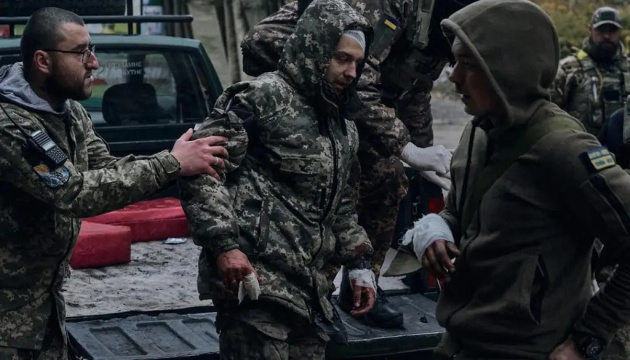 Чехія передала Україні два броньовані авто для евакуації поранених солдатів