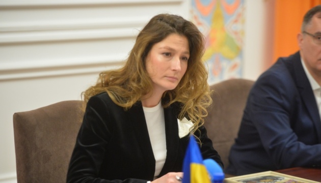 Dzhaparova pide a los socios que ayuden a acercar la victoria de Ucrania y la liberación de Crimea