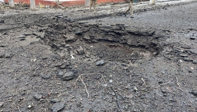 焦土：卢甘斯克州军事行政首长盖代展示了被俄罗斯人摧毁的位于卢甘斯克州的一座村庄