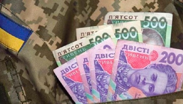 Russisches Fake über Gehalt des ukrainischen Militärs: ein Zertifikat statt Geld
