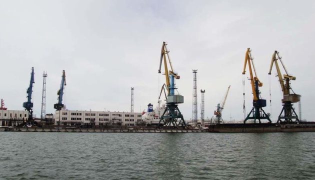 Romanian barge with 860 tonnes of Ukrainian wheat sinks in port of Reni - media