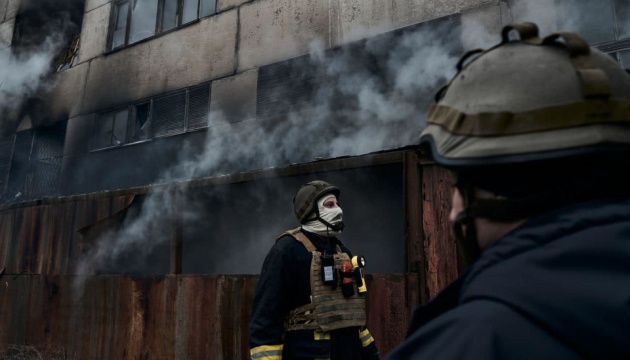Lyceum in Kherson catches fire due to Russian shelling