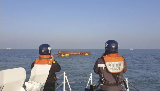 У Південній Кореї дев’ятеро людей зникли безвісти внаслідок аварії рибальського човна