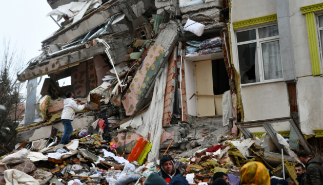 Кількість жертв землетрусу в Туреччині та Сирії перевищила 41 тисячу