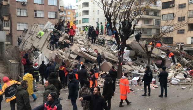 У Туреччині й Сирії вже понад 4200 загиблих від землетрусу