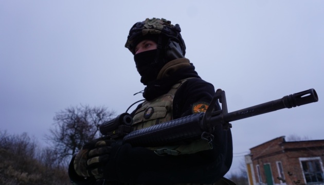 Grenzsoldaten zeigen Aufnahmen von Nahkämpfen mit Russen in Bachmut