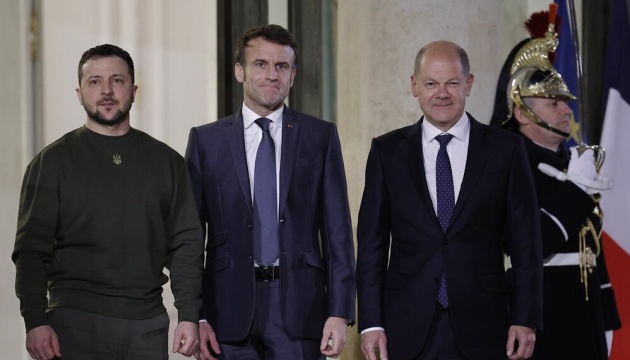 ゼレンシキー宇大統領、パリでマクロン仏大統領とショルツ独首相と会談