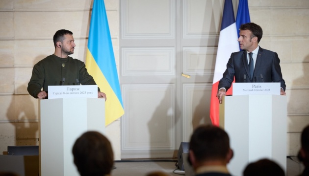 À Paris, Emmanuel Macron et Volodymyr Zelensky ont réaffirmé leur condamnation de la guerre d’agression russe 