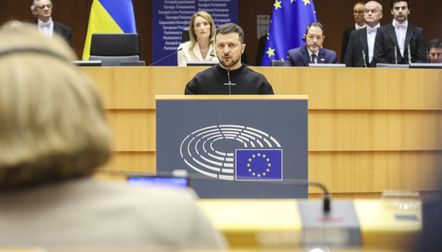 「私は、ウクライナの人々の家路を守るためにここにいる」＝ゼレンシキー宇大統領、欧州議会で演説