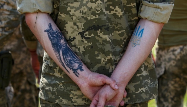 Russian fake story about tattoo in Lviv: For ‘fascist’ symbols – a photo shoot with 'Leopard' tank
