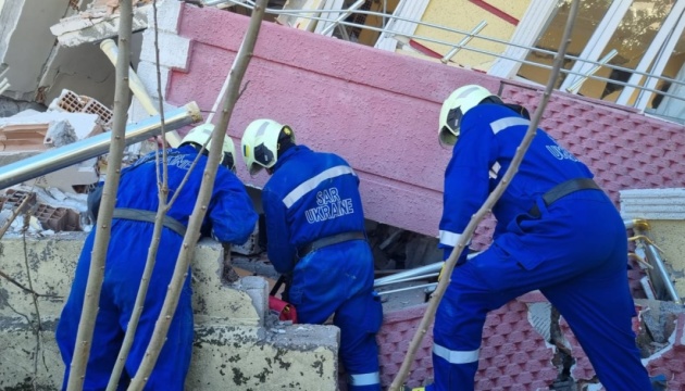 Українські рятувальники під час ліквідації наслідків землетрусу у Туреччині дістали 58 тіл