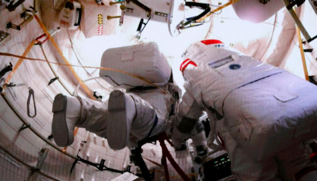 Тайконавти Shenzhou-15 здійснили перший вихід у відкритий космос