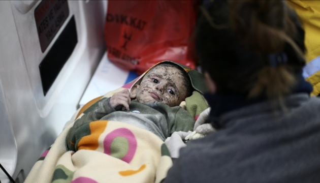 У Туреччині двох дітей врятували з-під завалів через чотири доби після землетрусу