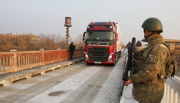 На кордоні Туреччини з Вірменією вперше за 35 років відкрили пункт пропуску для доставки гумдопомоги