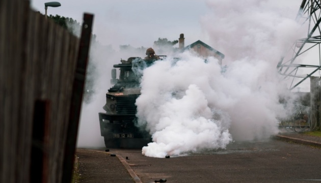 Військовослужбовці ЗСУ у Британії відпрацьовують бойові дії у «місті»