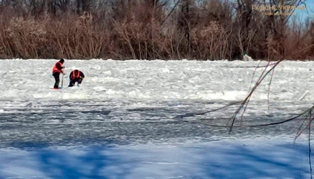 Русло Десни звільнили від крижаного затору