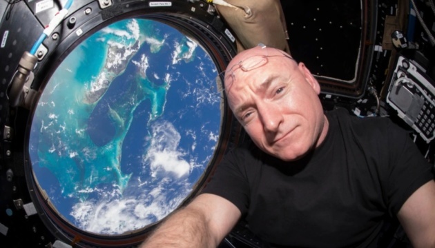 Astronaut Scott Kelly calls on Musk to give Ukraine back full access to Starlink services