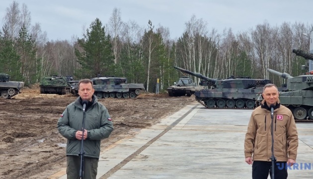 Duda, Błaszczak meet with Ukrainian tank crew members undergoing training in Poland