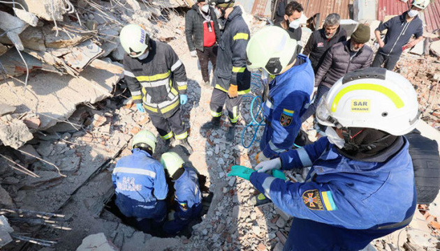 Ukrainian rescuers inspect over 300 earthquake-hit buildings in Türkiye