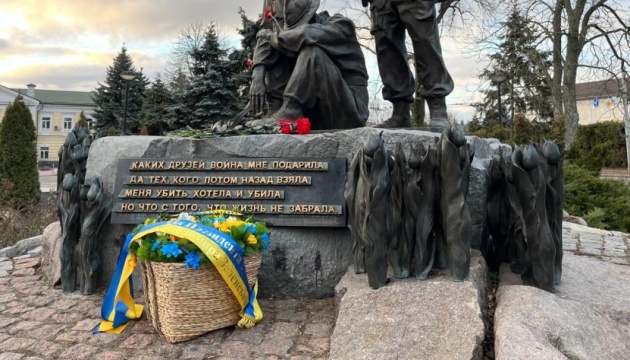 Зеленський вшанував пам’ять воїнів, загиблих на території інших держав