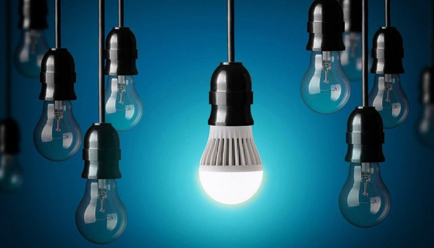 Як українці міняють застарілі лампи на енергоощадні 
