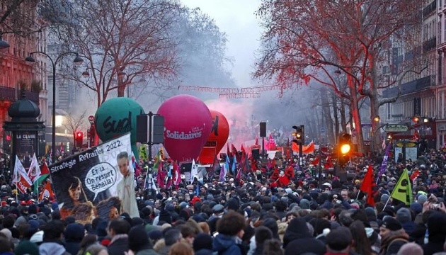 Пенсійна реформа у Франції: під час протестів заарештовані понад 200 осіб