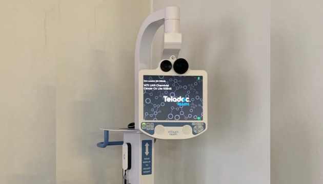 Онкоцентр у Чернівцях отримав пристрій віртуальної присутності лікаря біля пацієнта
