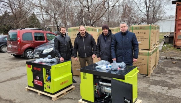Instituciones médicas de Zaporiyia reciben 16 generadores como parte del proyecto de USAID
