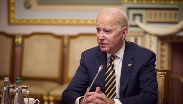 Joe Biden déclare soutenir l’entraînement de pilotes ukrainiens sur des avions F-16