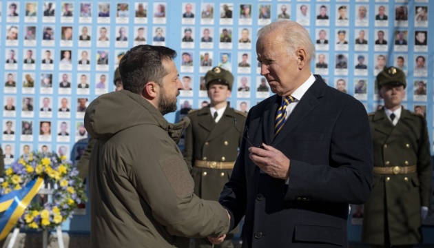 Zelensky, Biden lay flowers at Wall of Remembrance of the Fallen for Ukraine