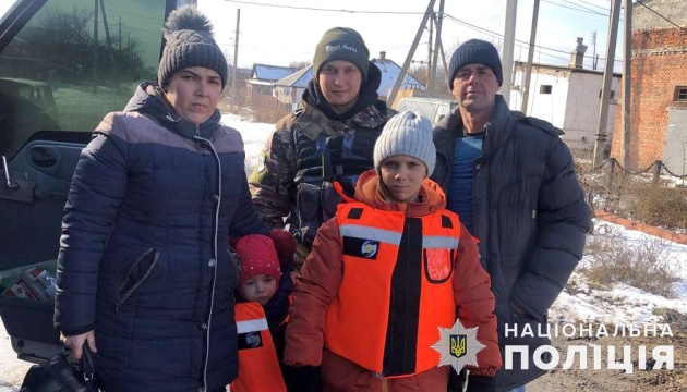 На Донеччині вивезли всіх дітей із прифронтового села Терни