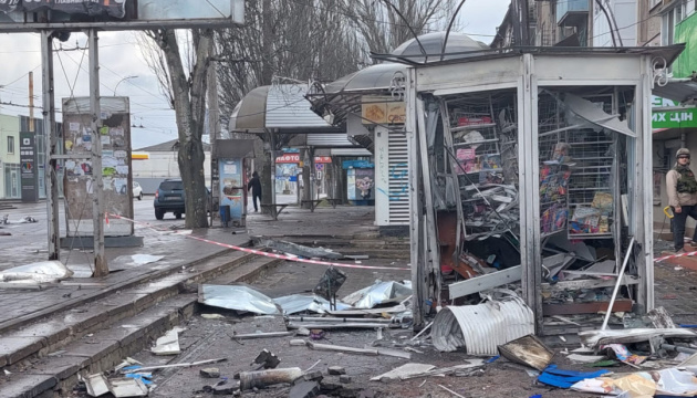 Guerre en Ukraine : Cinq morts dans une frappe russe sur un arrêt de bus à Kherson 