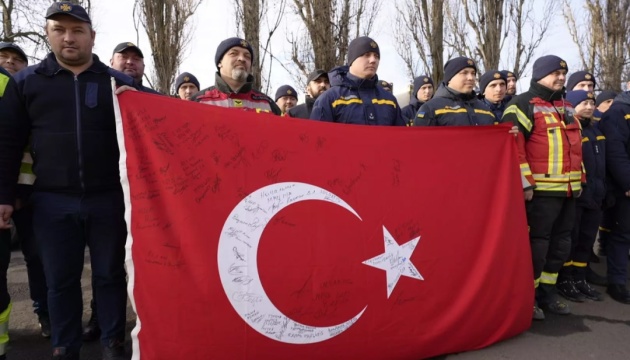 З Туреччини повернулася друга група українських рятувальників