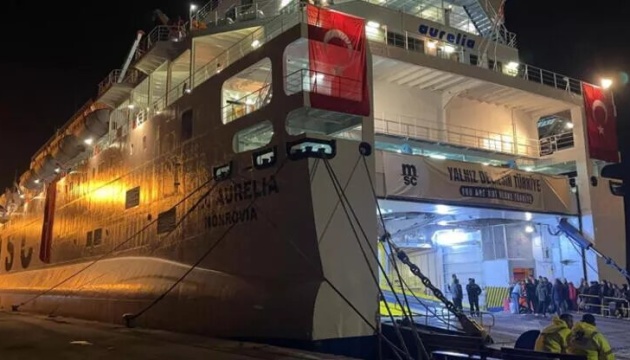 Постраждалих від землетрусу в Туреччині розміщують на круїзному лайнері
