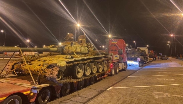 У чотирьох країнах ЄС покажуть трофейні російські танки