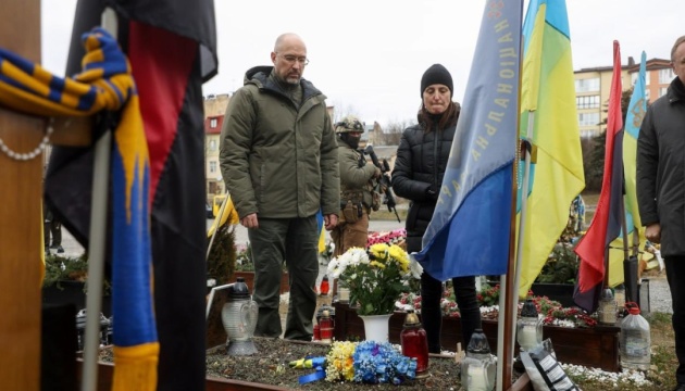 Шмигаль вшанував у Львові пам'ять загиблих захисників