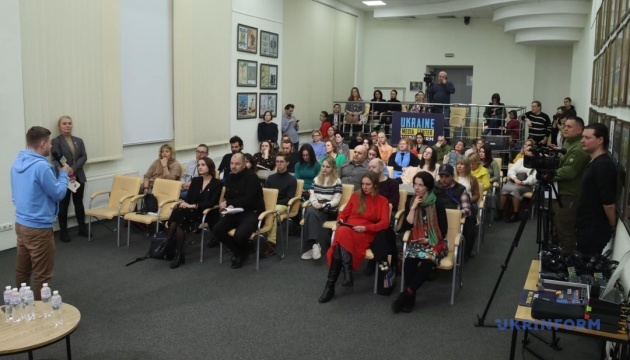 У Києві презентували антологію «Поміж сирен. Нові вірші війни»