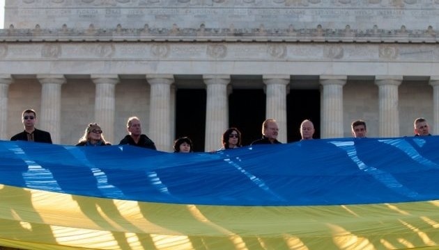 Українці у понад 150 містах світу підтримали кампанію СКУ до річниці вторгнення росії