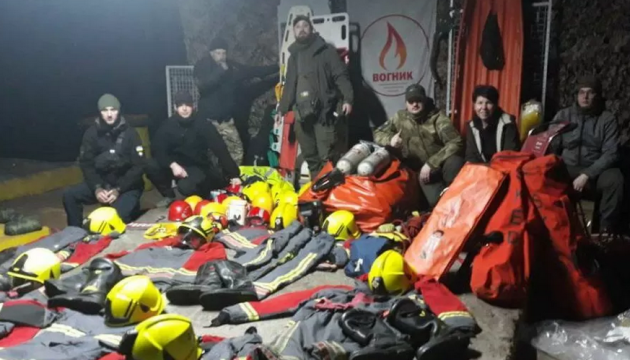 Пожежники британського графства Ноттінгемшир передали обладнання українським рятувальникам