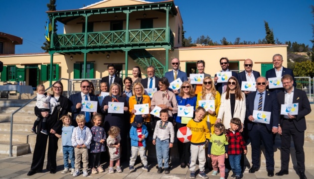 Український дитячий освітній центр на Кіпрі одночасно відвідали посли 16 країн