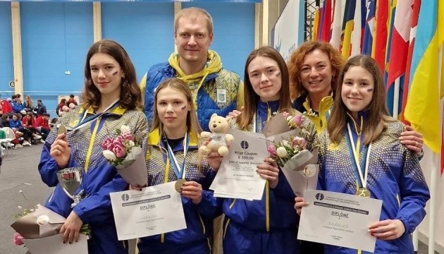 Жіноча збірна України шпажисток виграла бронзу ЧЄ серед кадетів