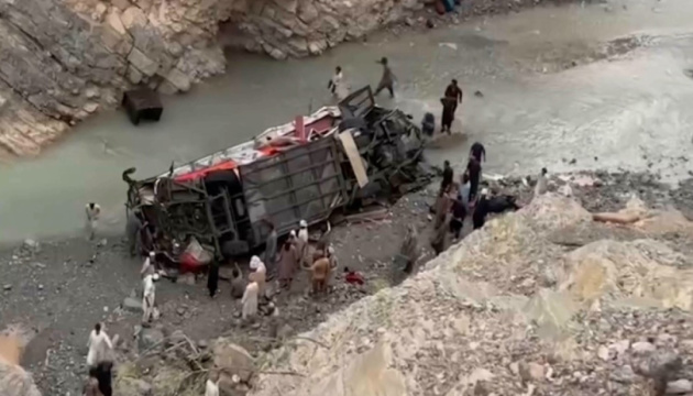 У Пакистані перекинувся автобус, 13 загиблих