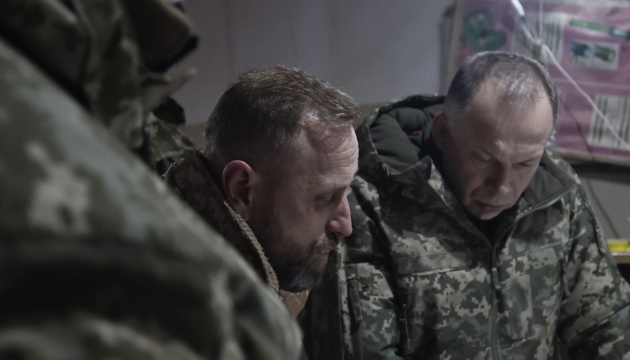 Syrskyi visits Ukrainian units defending Bakhmut