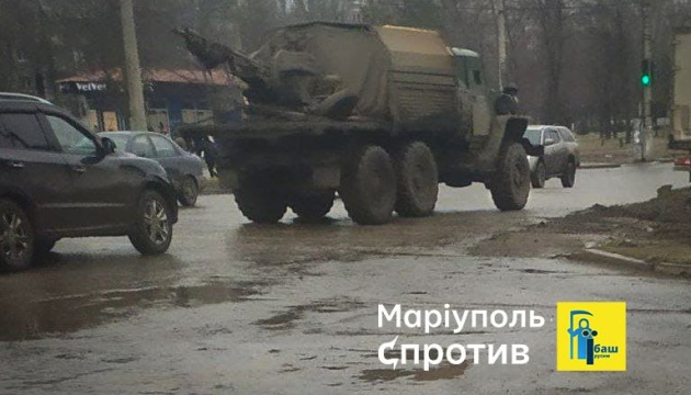 У Маріуполі фіксують рух російських танків і САУ